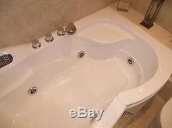 A white jacuzzi bath