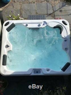 Brand New Hot Tub Spa 4-5 Seats Lounger Balboa Controls Rrp £4999 Jacuzzi