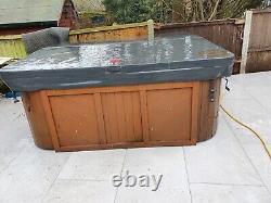 Canadian Spa Co Jacuzzi Hot Tub