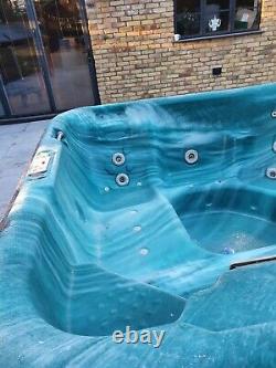 Canadian Spa Co Jacuzzi Hot Tub