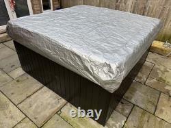 Canadian Spa Co Jacuzzi Hot Tub 7ft X 7ft with Steps
