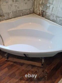 Corner Bathtub Used Excellent Condition