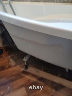 Corner Bathtub Used Excellent Condition