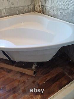 Corner Bathtub Used Excellent Condition