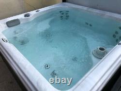 Hot Tub Spa Jacuzzi Whirlpool Delivery Available 30 Days Warranty