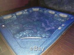 Hot tub jacuzzi spa 5/6 people, tv and surround sound, mood lighting, wooden hut