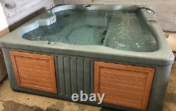 Hot tub spa jacuzzi we can deliver