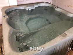 Hot tub spa jacuzzi we can deliver
