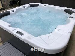 Hot tub spa jacuzzi we can deliver! 6month old