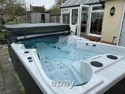 I-Sense Grande 9-10 Person Hot Tub Jacuzzi 3.8 x 2.25m Luxury Spa Nearly New