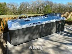 I-Sense Grande 9-10 Person Hot Tub Jacuzzi 3.8 x 2.25m Luxury Spa Nearly New