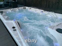 I-Sense Grande 9-10 Person Hot Tub Jacuzzi 3.8 x 2.25m Luxury Spa Nearly New