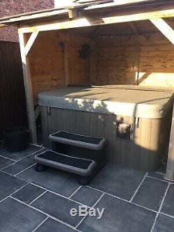 JACUZZI J235 great condition as rarely used