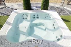 JACUZZI PROFILE Hot Tub SPA Ex Demo Excellent Working Condition