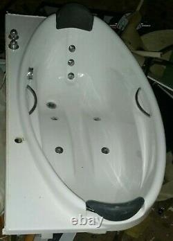 Jacuzzi 10 X JETS bath used. 2 person (double)With removable cushion/pillows