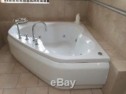 Jacuzzi Bath 3 cornered Excellent condition, white, taps included