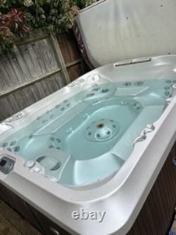 Jacuzzi Hot Tub J495, 10 person Spa, Cover, Cover lifter, steps & misc chemicals