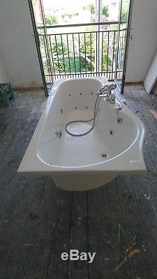 Jacuzzi bath White (170cm x 90cm) with Glass Shower Door (140cm x 75cm)
