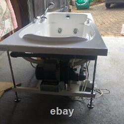 Jacuzzi bath (single person) great condition (hardly used). Perfect withorder