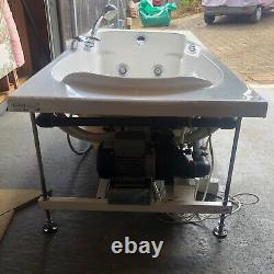 Jacuzzi bath (single person) great condition (hardly used). Perfect withorder