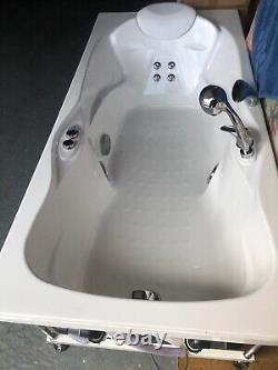 Jacuzzi bath (single person) great condition (hardly used). Perfect withorder