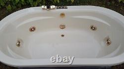 Jacuzzi hot tub whirlpool bathtub, cream, 190cm long 110cm wide, used