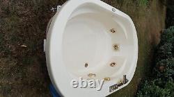 Jacuzzi hot tub whirlpool bathtub, cream, 190cm long 110cm wide, used