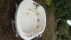 Jacuzzi hot tub whirlpool bathtub, cream, 190cm long 110cm wide, used