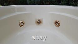 Jacuzzi hot tub whirlpool bathtub, cream, 190cm long 110cm wide, used