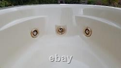 Jacuzzi hot tub whirlpool bathtub, cream, 190cm long 110cm wide, used