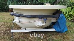 Jacuzzi hot tub whirlpool bathtub, cream, 190cm long 110cm wide, used