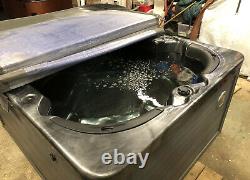 Jacuzzi spa hot tub, we can deliver
