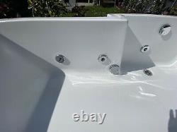 L shaped jacuzzi bath