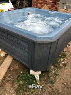 Luxury Jacuzzi Hot Tub Spa
