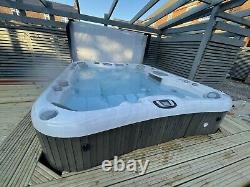 Sundance Spas Hot Tub Aspen 880 RRP £24000! Jacuzzi HUGE SPA HOT TUB