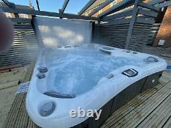 Sundance Spas Hot Tub Aspen 880 RRP £24000! Jacuzzi HUGE SPA HOT TUB