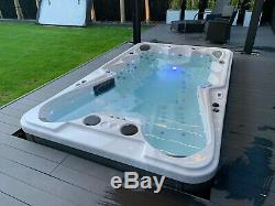Sunscape Grande 10 Person Hot Tub Jacuzzi 3.8m Luxury Spa Ex Display