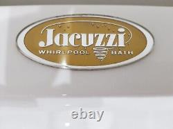 Used White Jacuzzi Whirlpool Bathtub In Great Condition