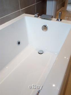 Whirlpool/spa bath. Novellini Calos installed 2014. Immaculate condition