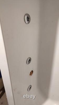 Whirlpool-style bathtub (RRP £700)